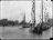 Rechts is Clubgebouw 'de Hoop', Weesperzijde / Amstel Hotel (ged.). 50-jarig bestaan Roei- en Zeilvereniging 'De Hoop' (foto Jacob Olie 17-06-1898 Collectie Beeldbank Archief Amsterdam)